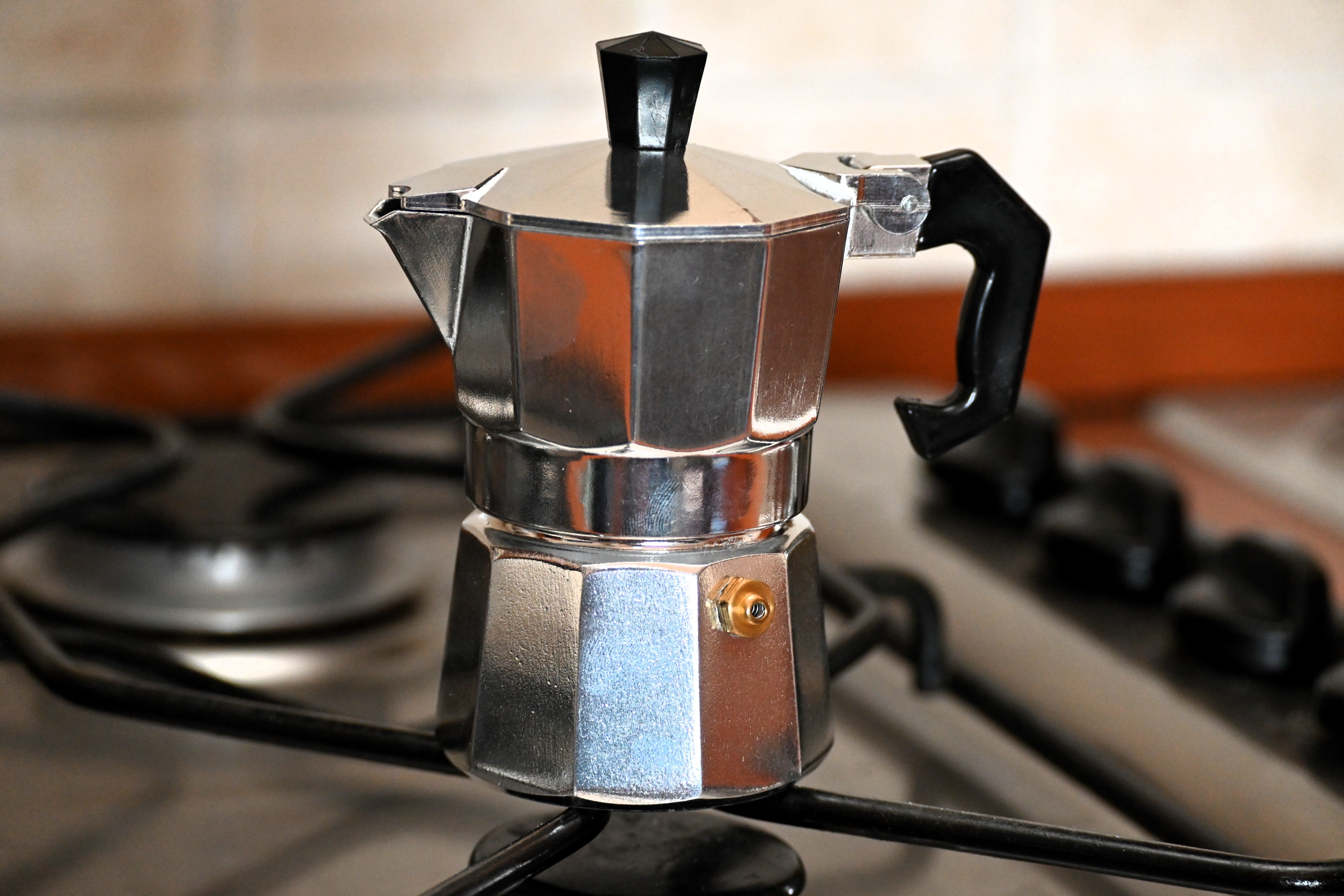 Cómo preparar café con cafetera italiana: Guía completa para extraer todo el sabor