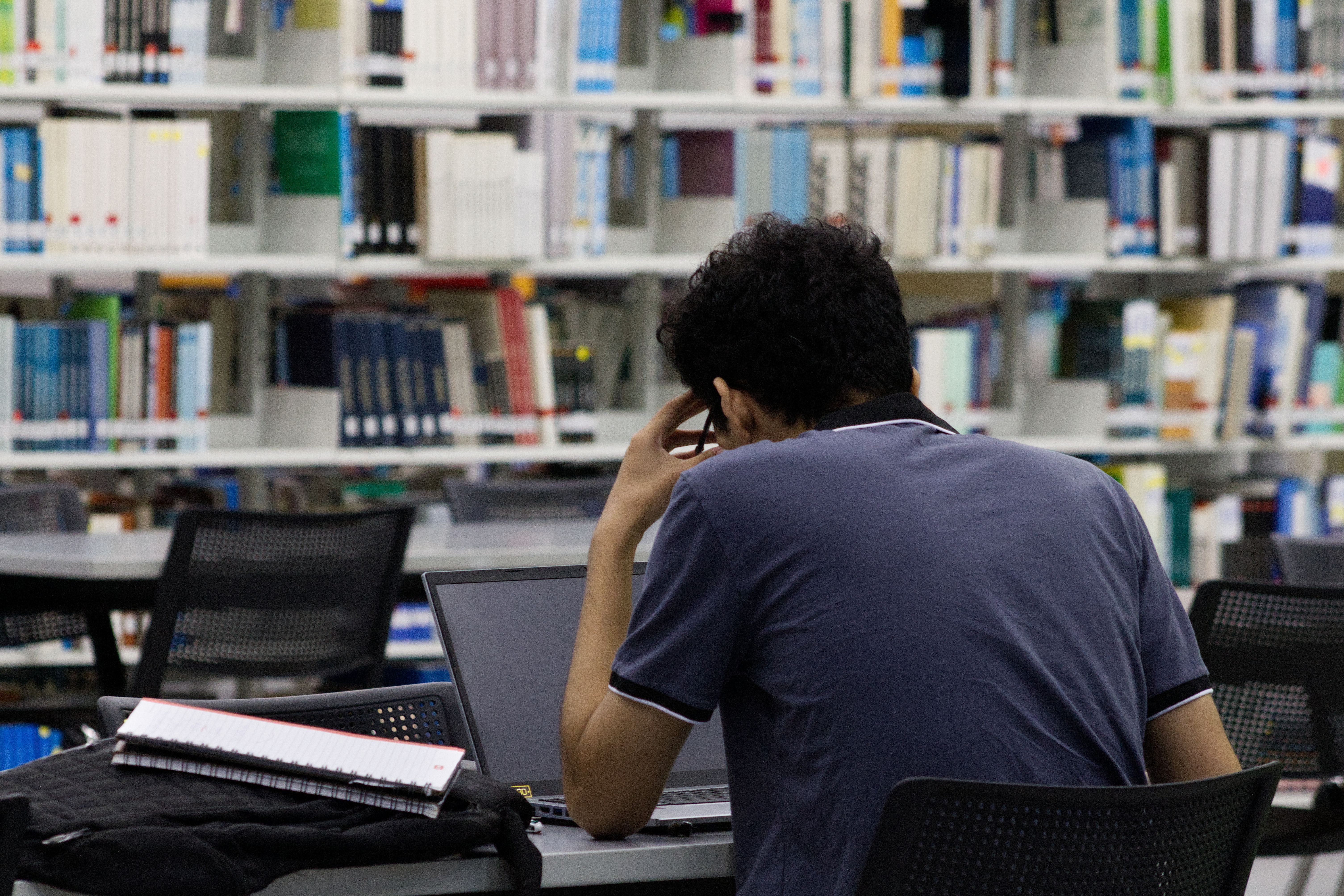 Learning potentials and educational challenges of massive open online courses (MOOCs) in lifelong learning — Photo by Yara So