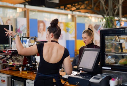 Foto profissional grátis de atendimento, balcão, café