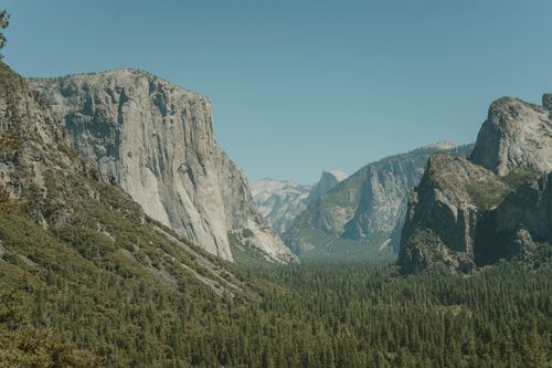 Free Breathtaking landscape of Yosemite Valley's iconic granite cliffs under a clear blue sky. Stock Photo