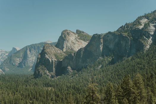 Breathtaking view of mountains in Yosemite National Park, showcasing stunning natural beauty.