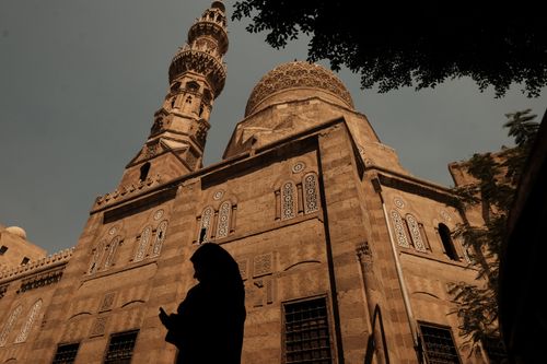 Free Silhouette against the minaret of a historic mosque in Cairo, Egypt, capturing architectural beauty. Stock Photo