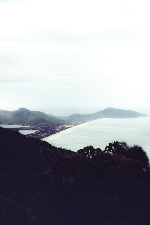 Free Captivating aerial view of Đà Nẵng's coastline with serene beaches and lush mountains. Stock Photo