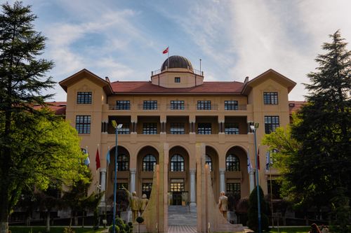 Free Elegant government building with grand architecture in Ankara, Türkiye, featuring lush greenery. Stock Photo