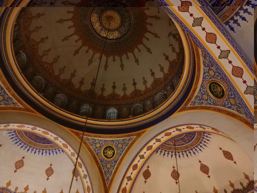 Free Explore the stunning details of an Islamic architectural dome, showcasing intricate patterns and vibrant colors. Stock Photo