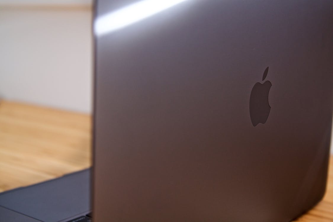 書桌, 蘋果, 蘋果筆電 macbook pro 的 免費圖庫相片