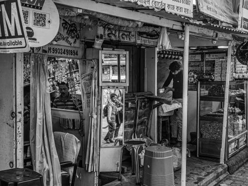 Free Monochrome image of a lively street shop scene in India, capturing local life. Stock Photo