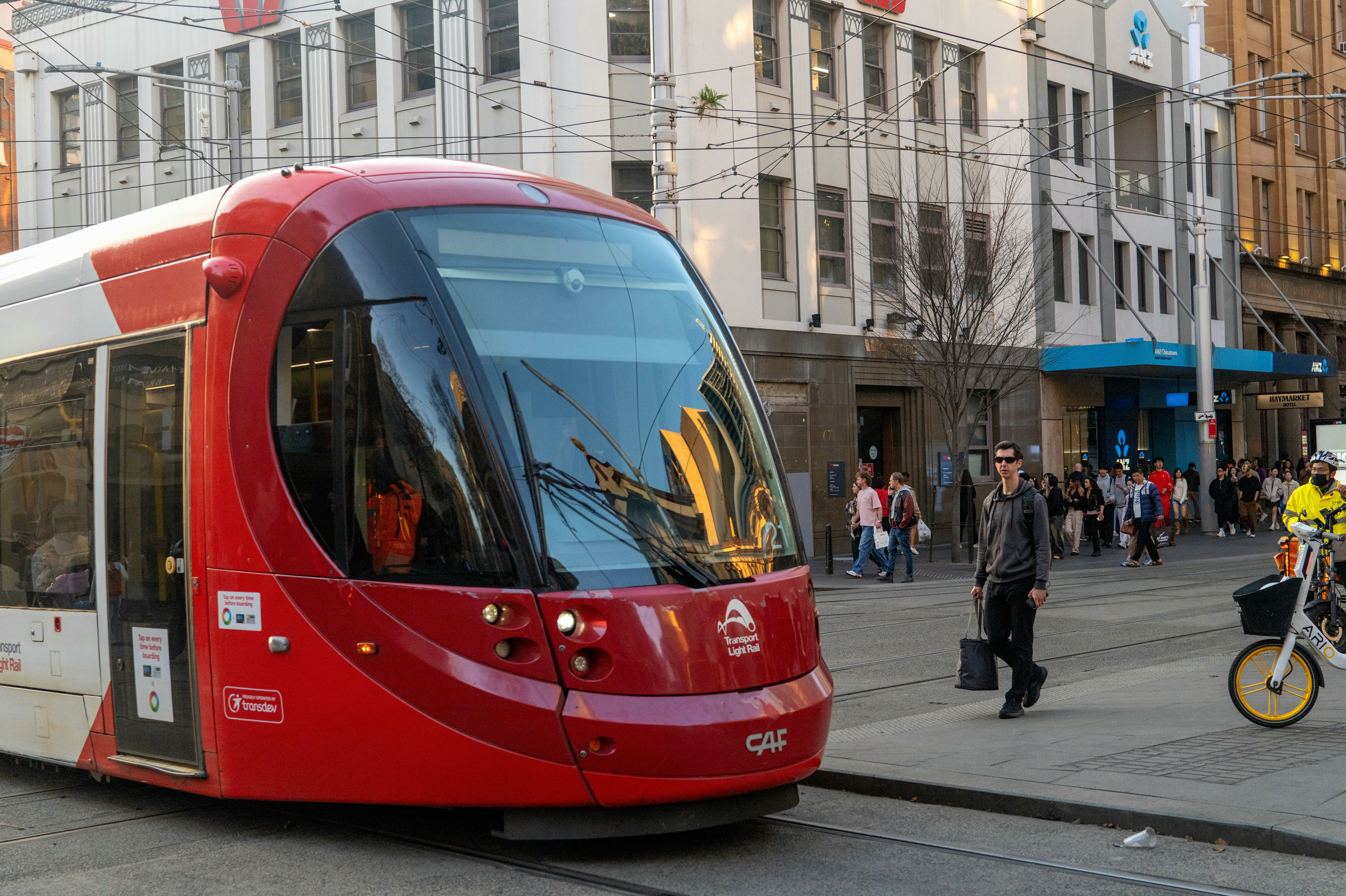 Transdev lancia una campagna per assumere più donne per la professione di autista