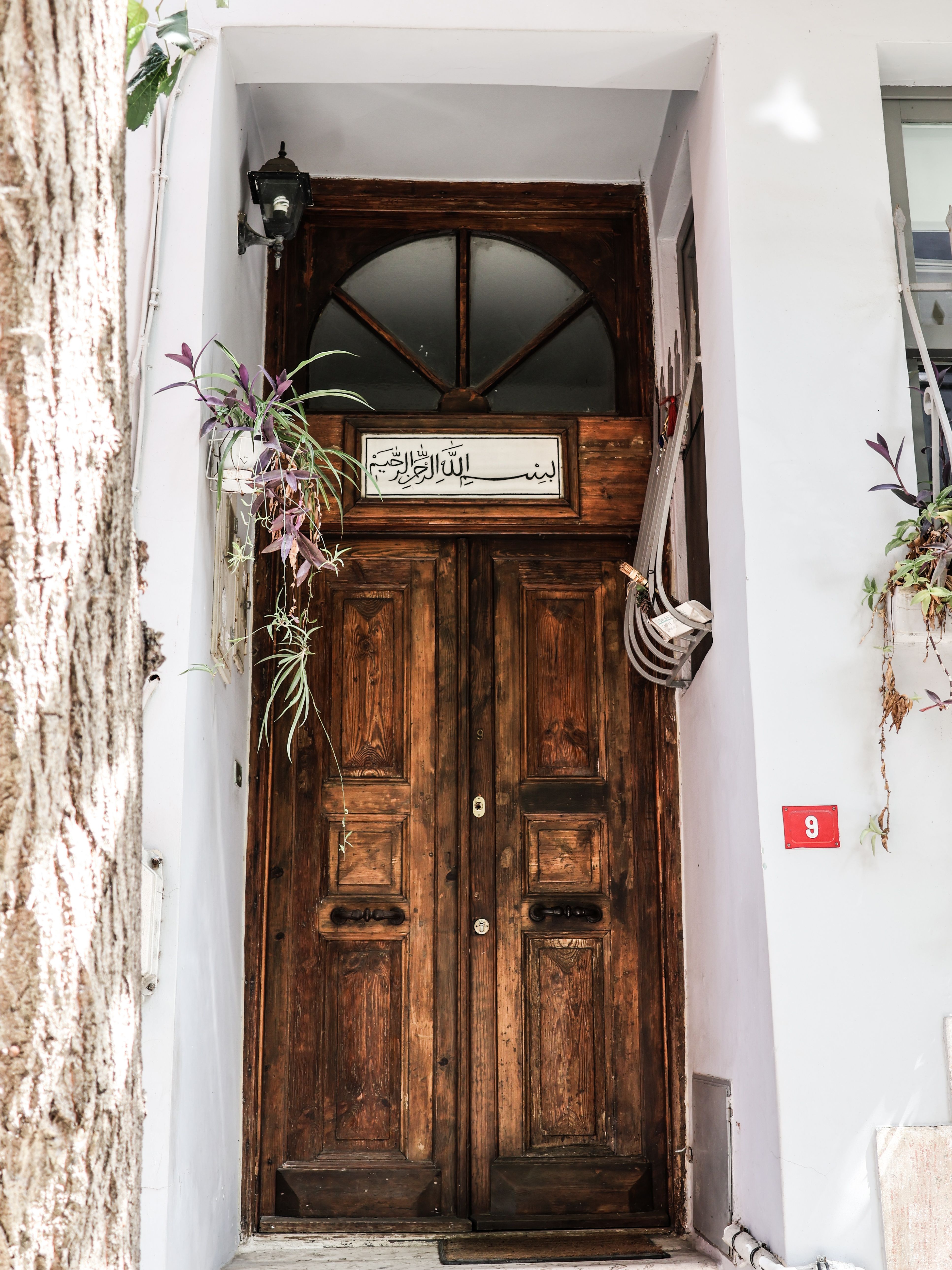 Elegant wooden door with traditional design in Istanbul, Türkiye.