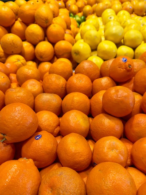 Free Vibrant oranges and lemons stacked at a local market, showcasing fresh produce. Stock Photo