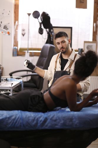 Tattoo-Session im Studio
