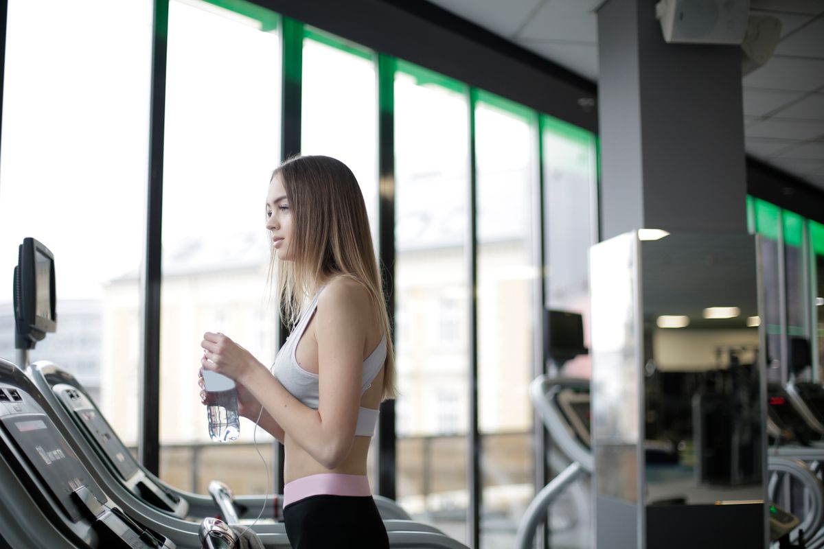 How much water should you drink when weightlifting? | the gym pro Water Bottle Used During Exercise