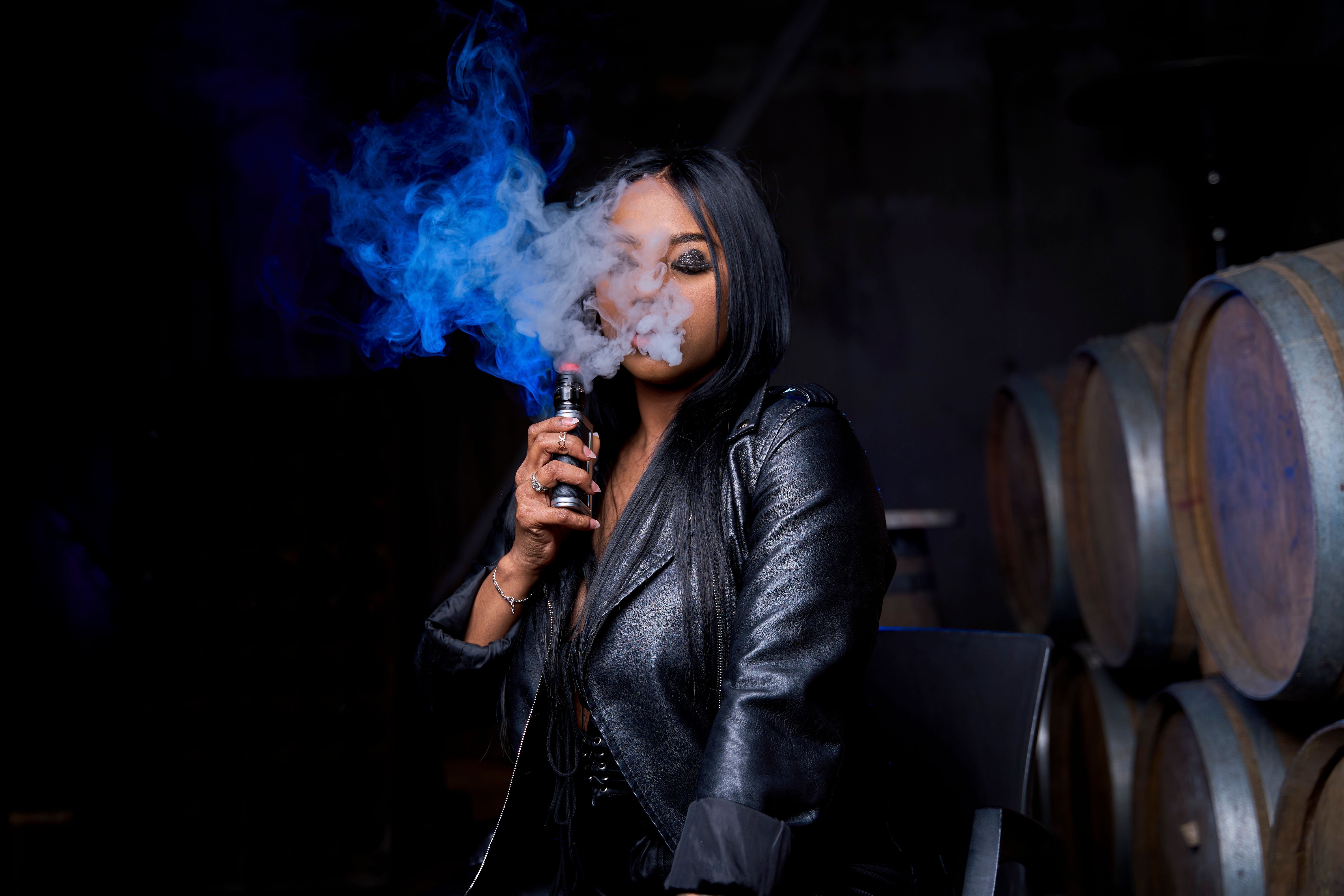 Trump's FDA Pick Faces Vape Crisis as China Floods U.S. Market