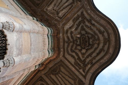 Free Detailed view of an ornate architectural ceiling with intricate carvings, showcasing craftsmanship. Stock Photo