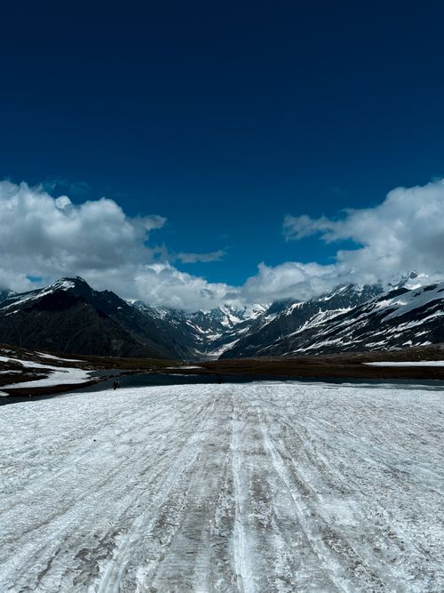 Free Breathtaking view of snow-covered Himalayan peaks in HP, India, under a clear blue sky. Stock Photo