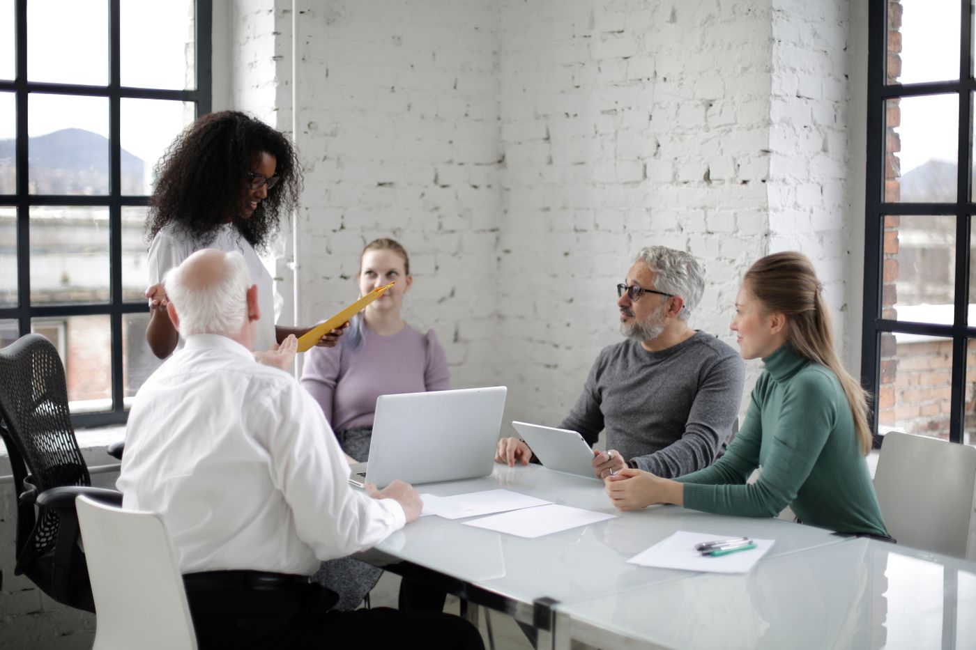 RH · recruteur dans un environnement professionnel correspondant à rh & emploi