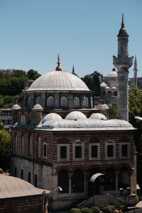 Free Rustem Pasha Mosque's intricate design in Istanbul under a clear blue sky. Stock Photo