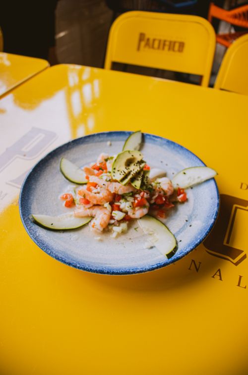 Free Vibrant shrimp ceviche with avocado on a decorative plate, perfect for food enthusiasts. Stock Photo