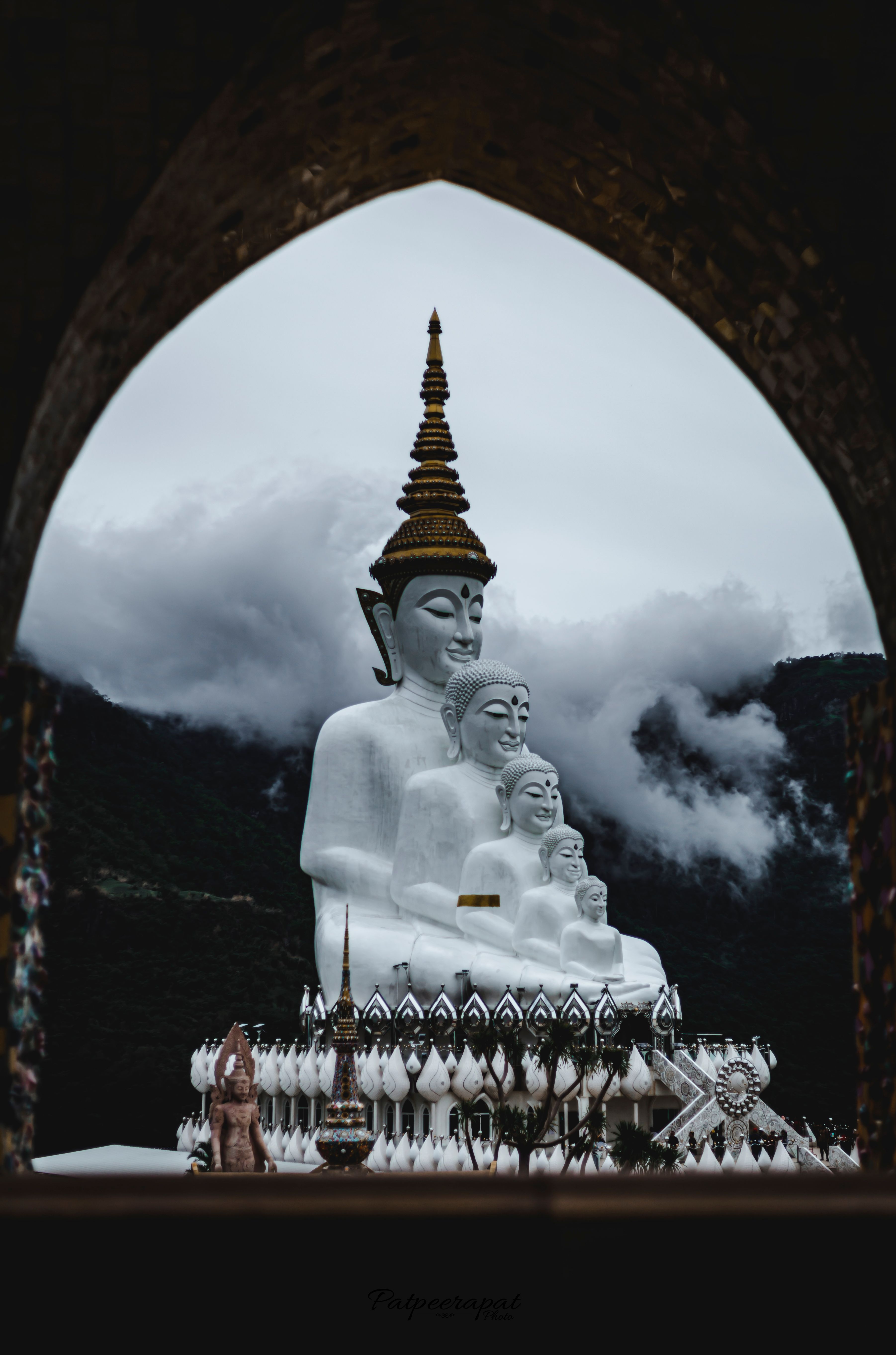 Breathtaking view of Wat Pha Sorn Kaew with misty mountains in Phetchabun, Thailand.