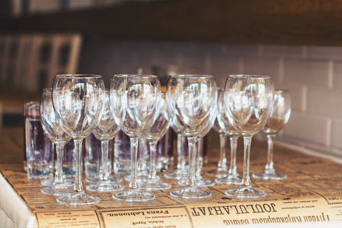 Foto profissional grátis de bar, comemoração, copos de vinho