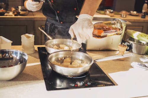 Foto profissional grátis de adulto, alimento, assado