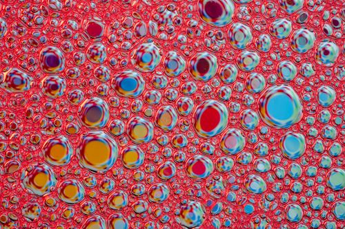 Free Vibrant close-up of multicolored abstract soap bubbles, capturing a dynamic artistic pattern in macro photography. Stock Photo