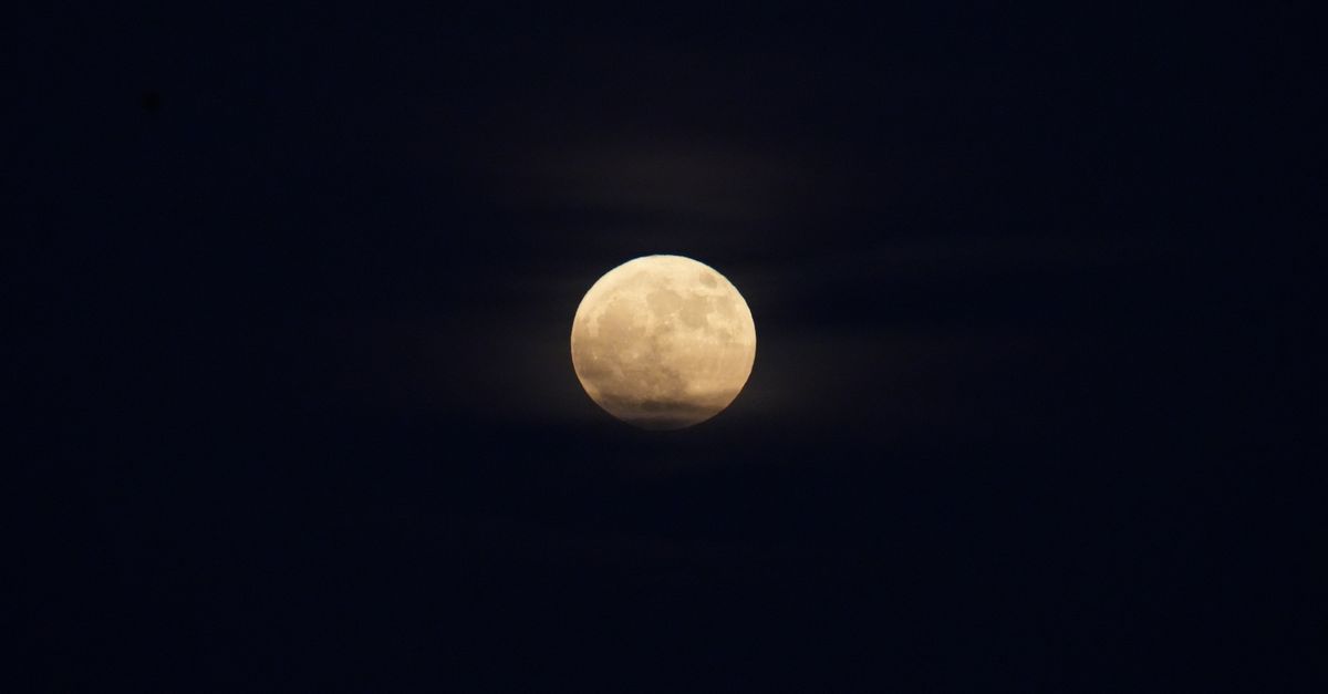 Luna llena de septiembre y Saturno: guía para una noche astronómica perfecta Luna llena de septiembre y Saturno: guía para una noche astronómica perfecta