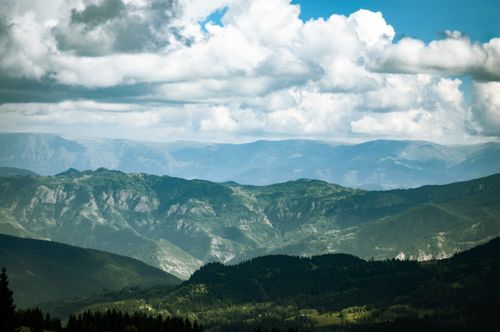 Free Breathtaking mountain landscape in Artvin, Türkiye with lush greenery and cloudy skies. Stock Photo