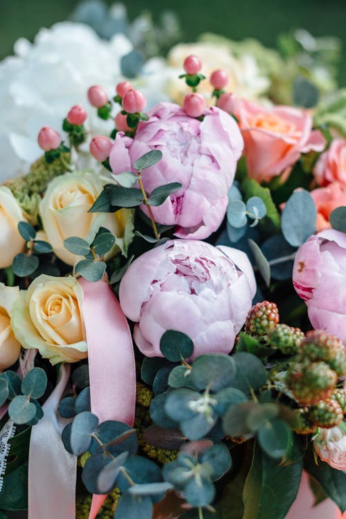 Free Pink and White Roses Bouquet Stock Photo