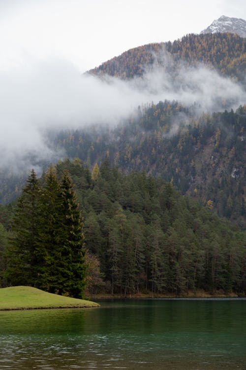Free Бесплатное стоковое фото с безмятежный, берег озера, горный пик Stock Photo