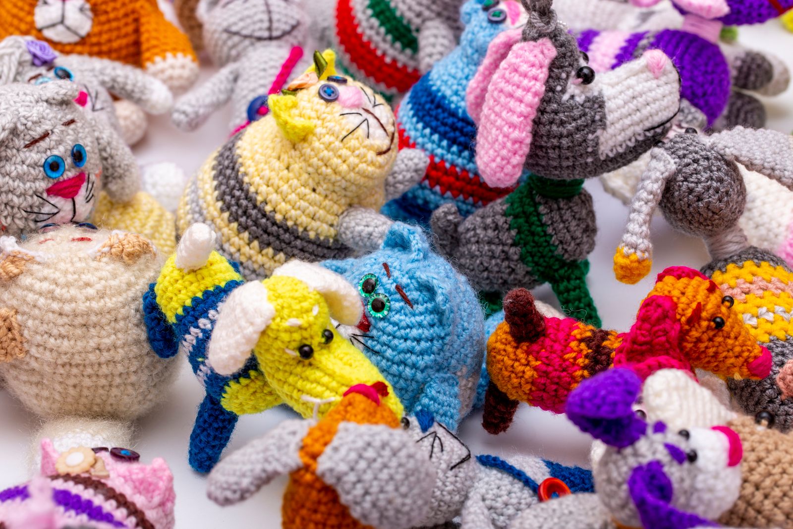 Hooked on Chic - Crocheting Statement Pins
