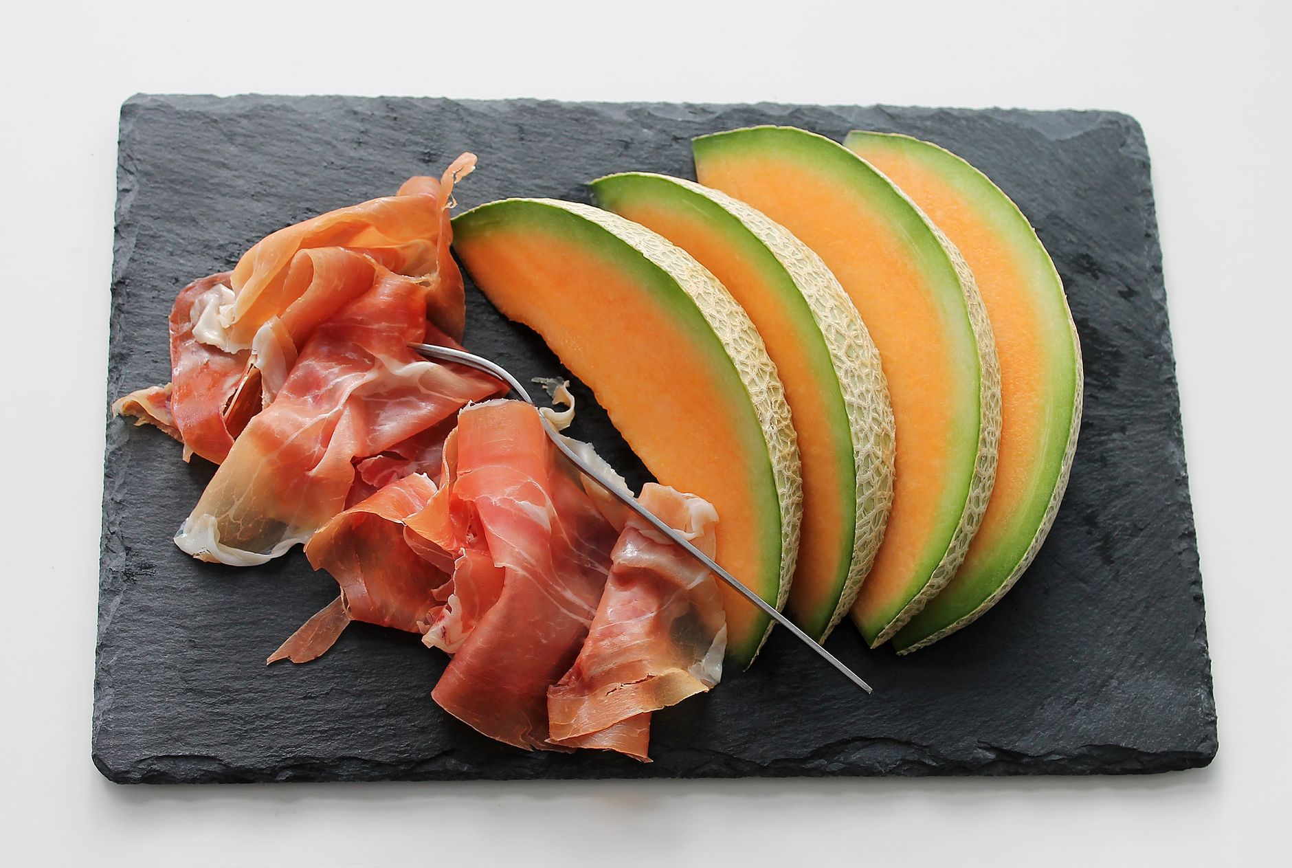 Snack Platters and Convenience Plates Redefining Modern Mealtime Economics