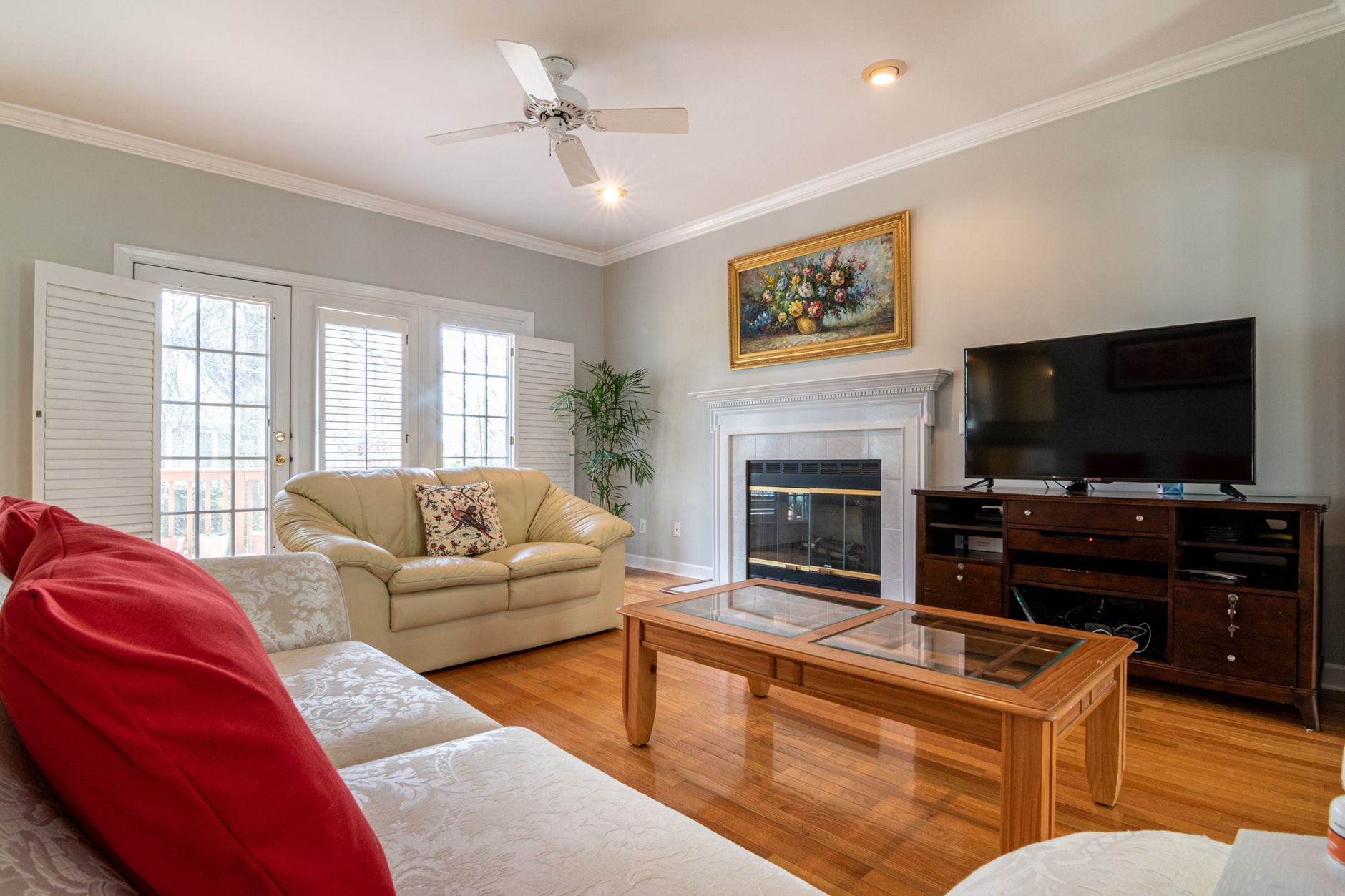 Contemporary living room with freshly painted walls and neutral furnishings — how much to paint interior of house in San Diego