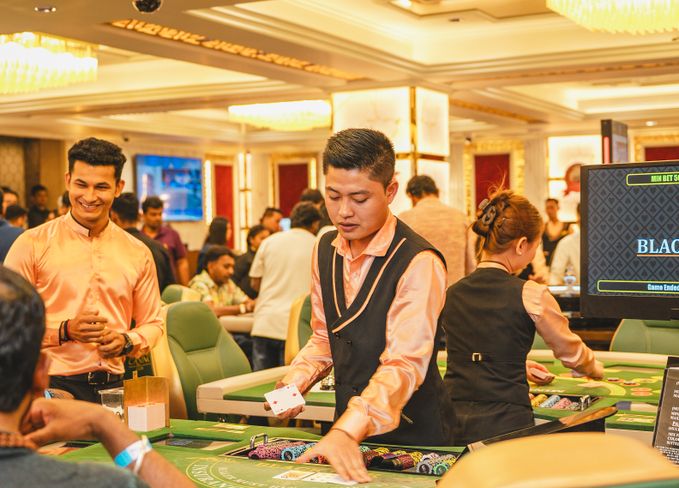 Online Casino: Spielautomaten und Live-Spiele im Überblick
