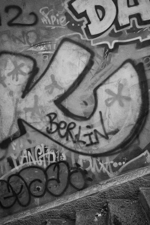 Free Black and white graffiti art on a Berlin wall segment, showcasing urban street culture. Stock Photo