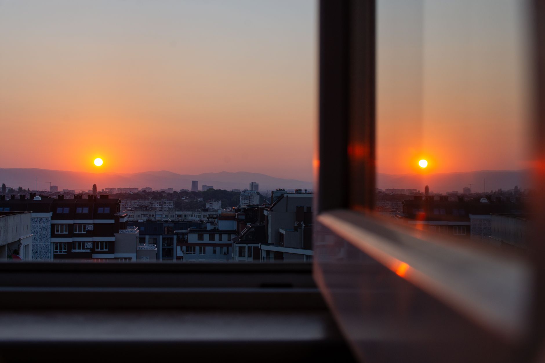 Daily 5‑Minute Reflection Habit to Strengthen Solo Travel Confidence