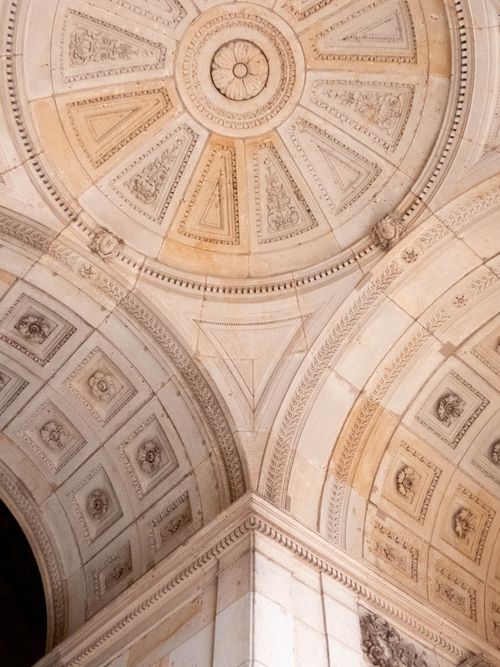 Free Explore the elegant and intricate ceiling design of a historic building in Dresden, Germany. Stock Photo