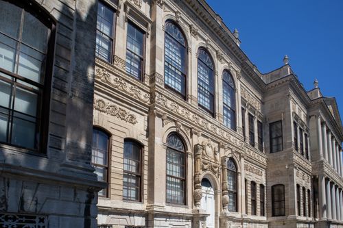 Free Explore the intricate facade of a historic building in İstanbul basking in the bright daylight. Stock Photo