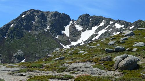 Free Captivating view of snow-capped mountains in Aullène, Corsica, France, showcasing natural beauty. Stock Photo