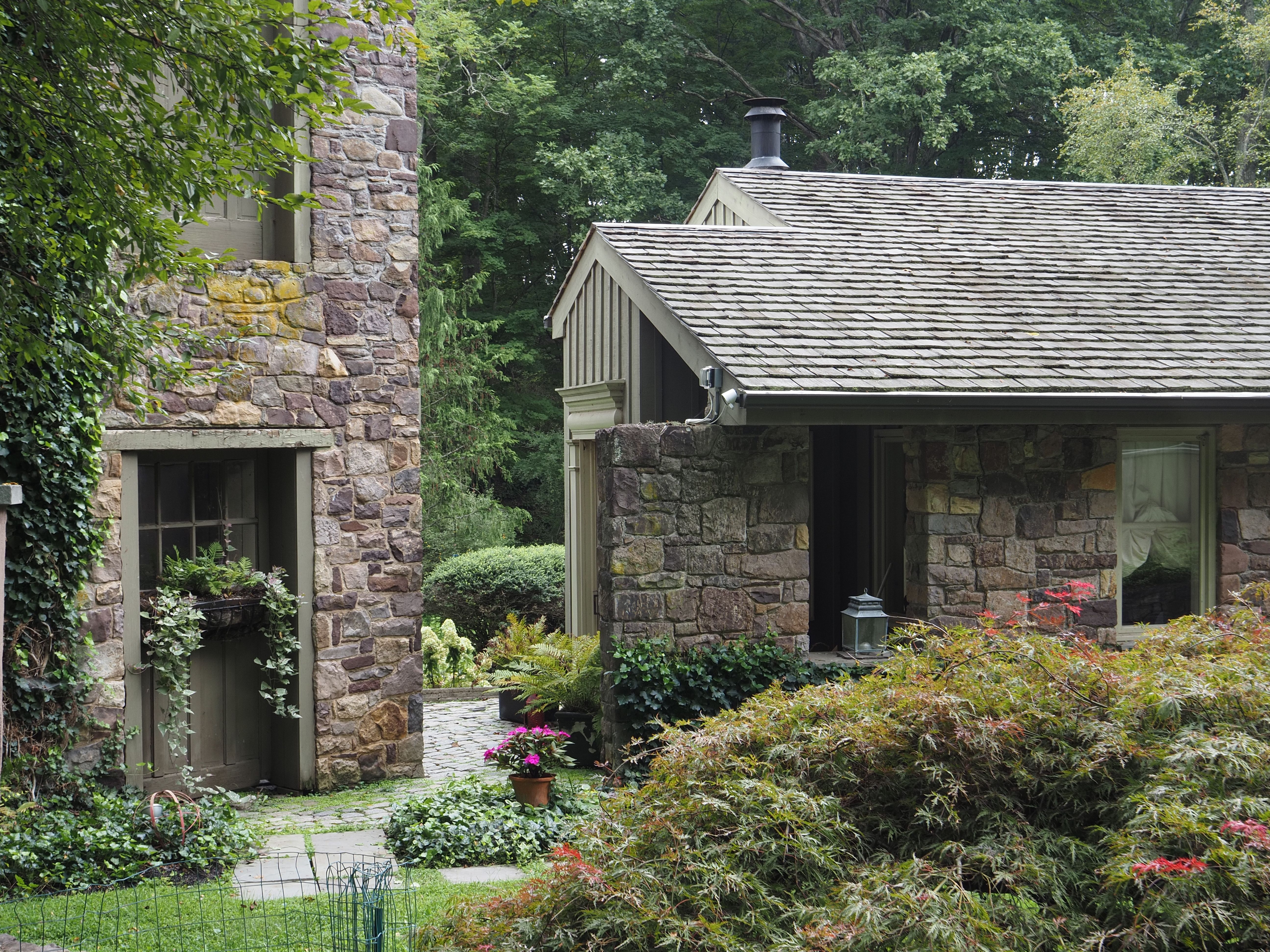 stone mason building wall
