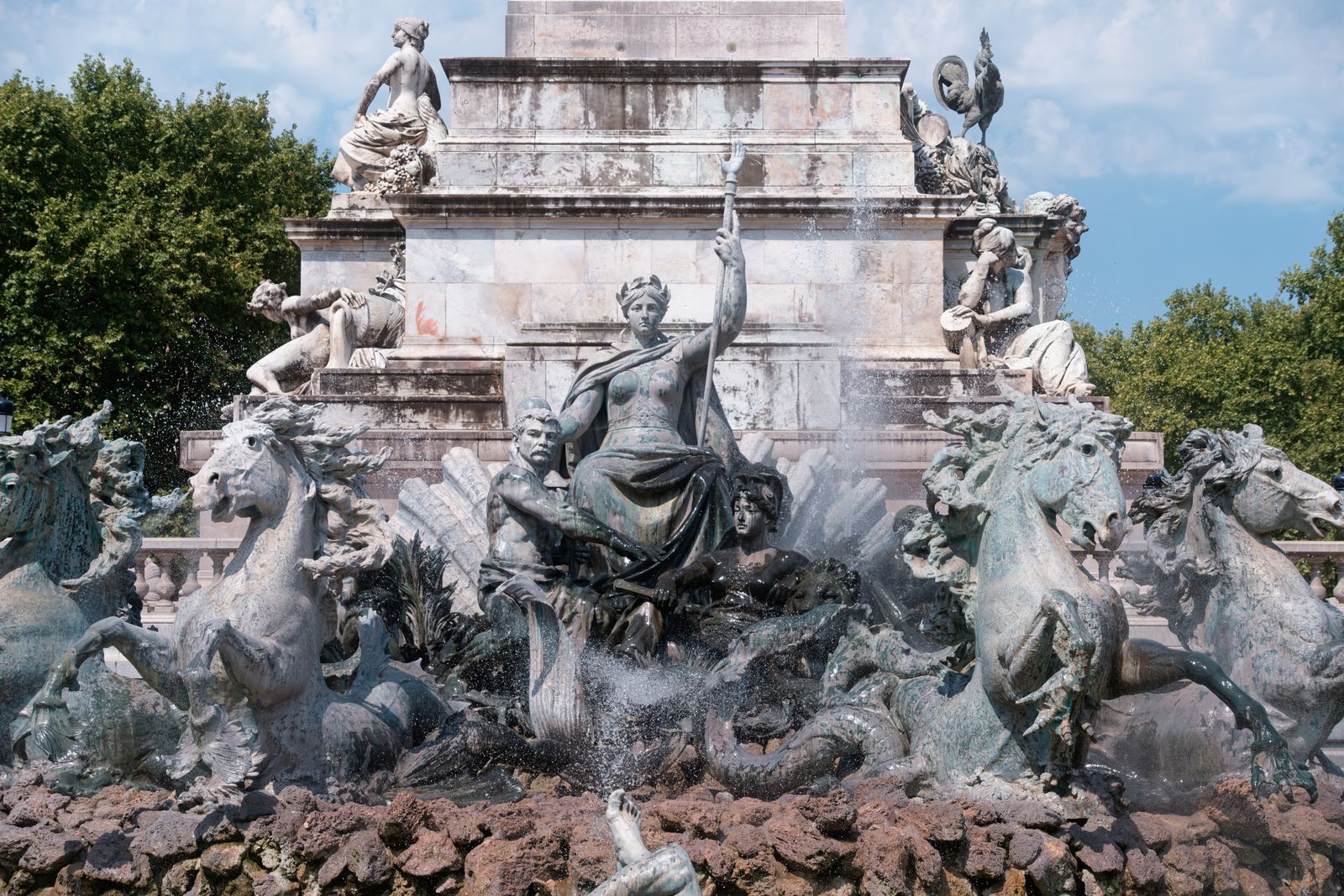 Statue de la fontaine du monument aux Girondins, sculptures et éclaboussures, à Bordeaux