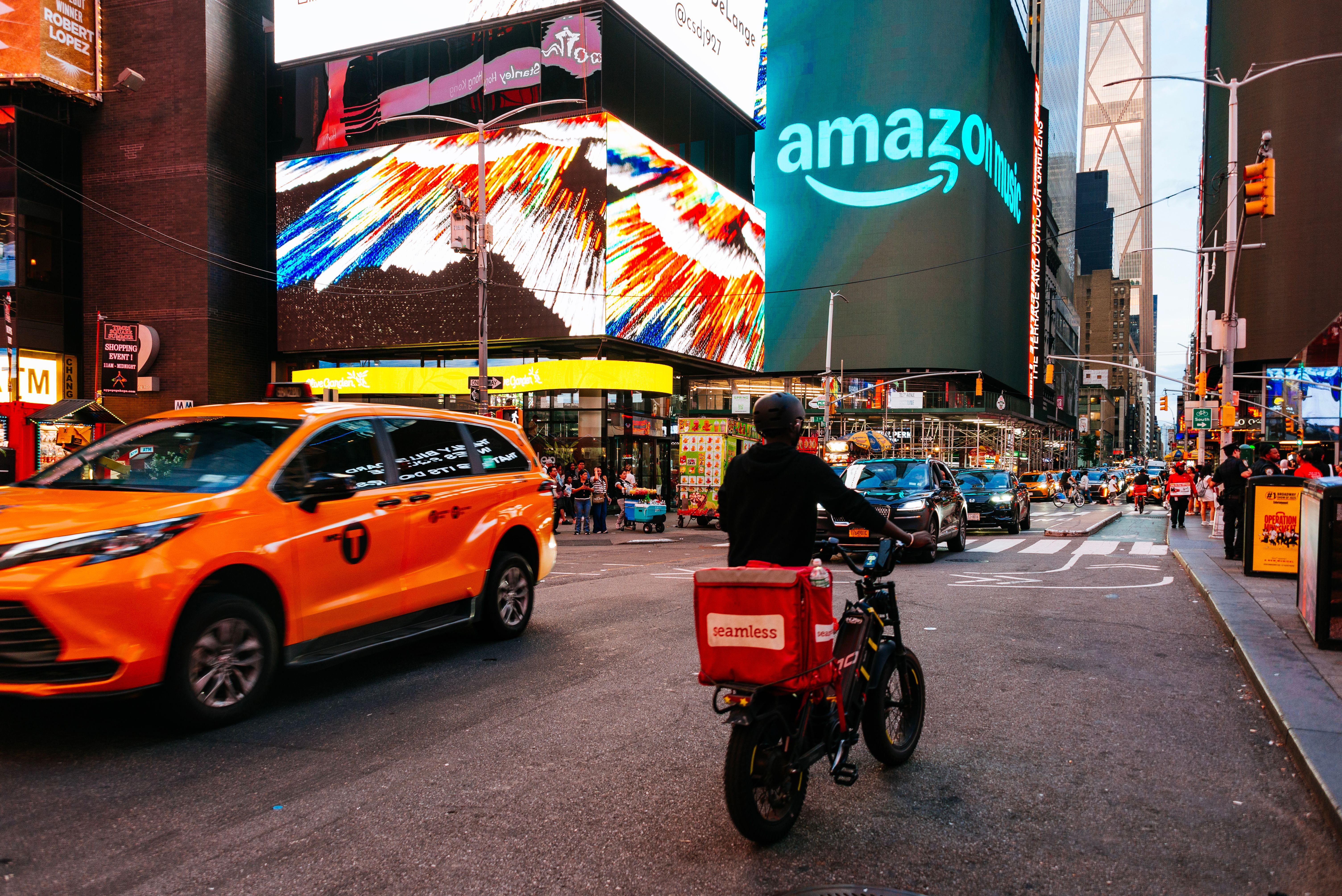 Thị trưởng New York quyết tâm siết chặt Amazon qua dự luật lao động mới