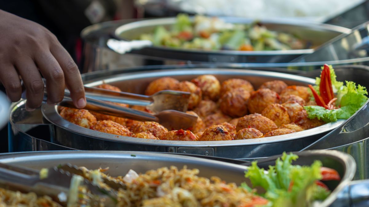 Outdoor buffet with steel serving dishes (Buffet Catering in Vellore)