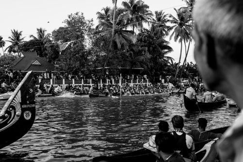 Free Black and white photo of a vibrant snake boat race in Kumarakom, attracting a large crowd. Stock Photo