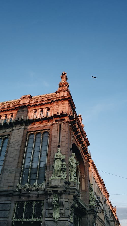 Kostnadsfri bild av arkitektur, blå himmel, byggnad