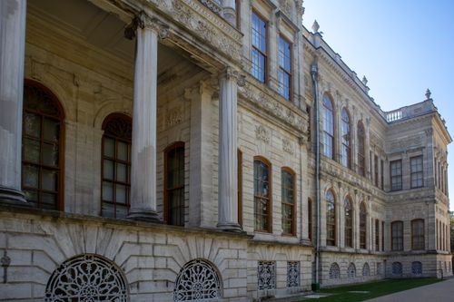 Free Elegant exterior of Dolmabahçe Palace showcasing classical Ottoman architecture in Istanbul, Turkey. Stock Photo