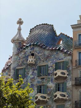 Colorful facade of Gaudí's Casa Batlló in Barcelona on a sunny day, showcasing unique architecture.