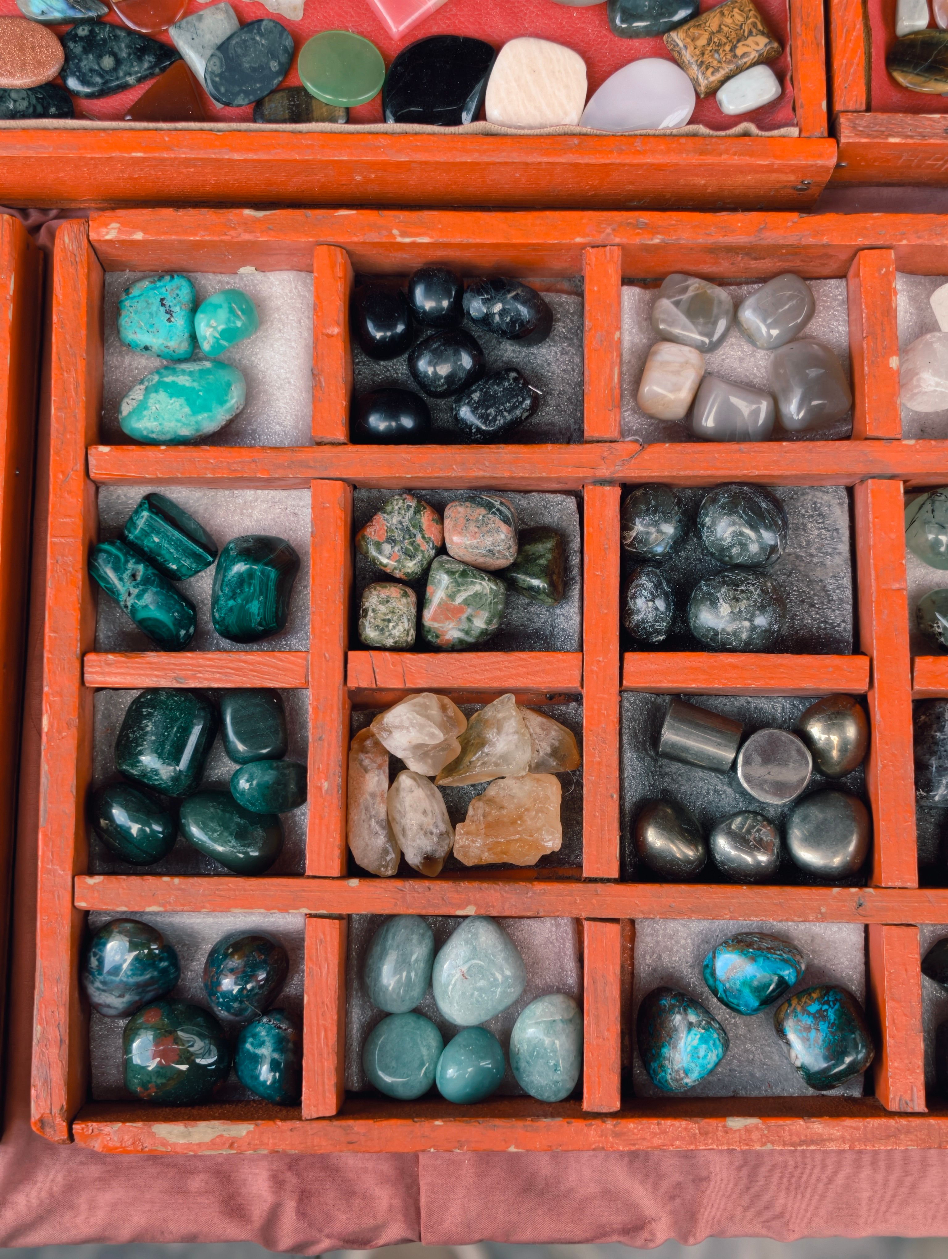 Crystal and mineral collection display