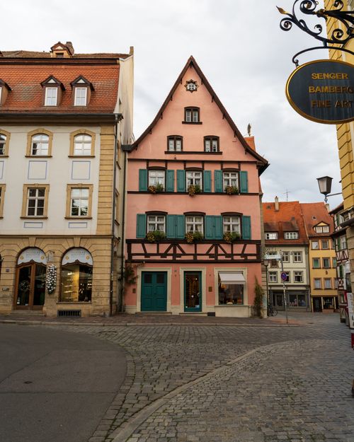 Free Picturesque Bavarian street showcasing traditional architecture and vibrant facades in a serene urban setting. Stock Photo