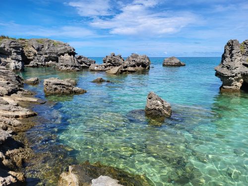 Free Explore Bermuda's stunning rocky coastline with crystal clear turquoise waters under a bright blue sky. Stock Photo